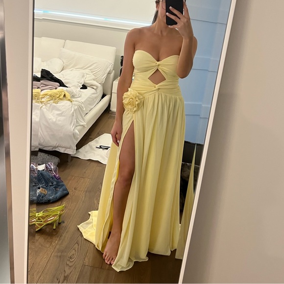 Yellow gown with flower appliqué wedding guest dress - Picture 3 of 6